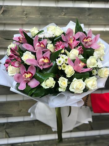 Букет цветов из: Розы и Хризантемы в Усть-Катаве