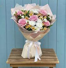 Букет цветов из:  Гвоздики, Орхидеи и Розы #REPLACE_PRED# Усть-Катаве