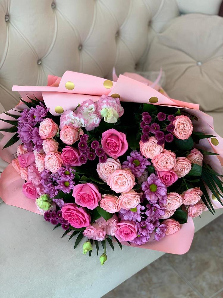 Букет цветов из: Хризантемы, Розы и Лизиантусы в Усть-Катаве