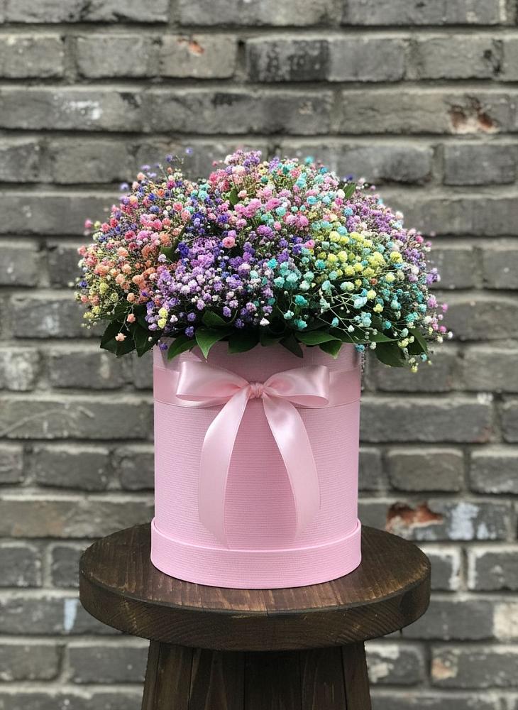 Цветочная композиция из Гипсофила и Розы в шляпной коробке в Усть-Катаве