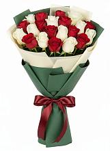Букет Микс из красных и белых роз в Усть-Катаве