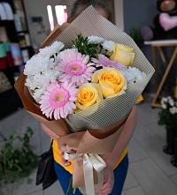 Букет цветов из:  Герберы, Розы и Хризантемы в Усть-Катаве