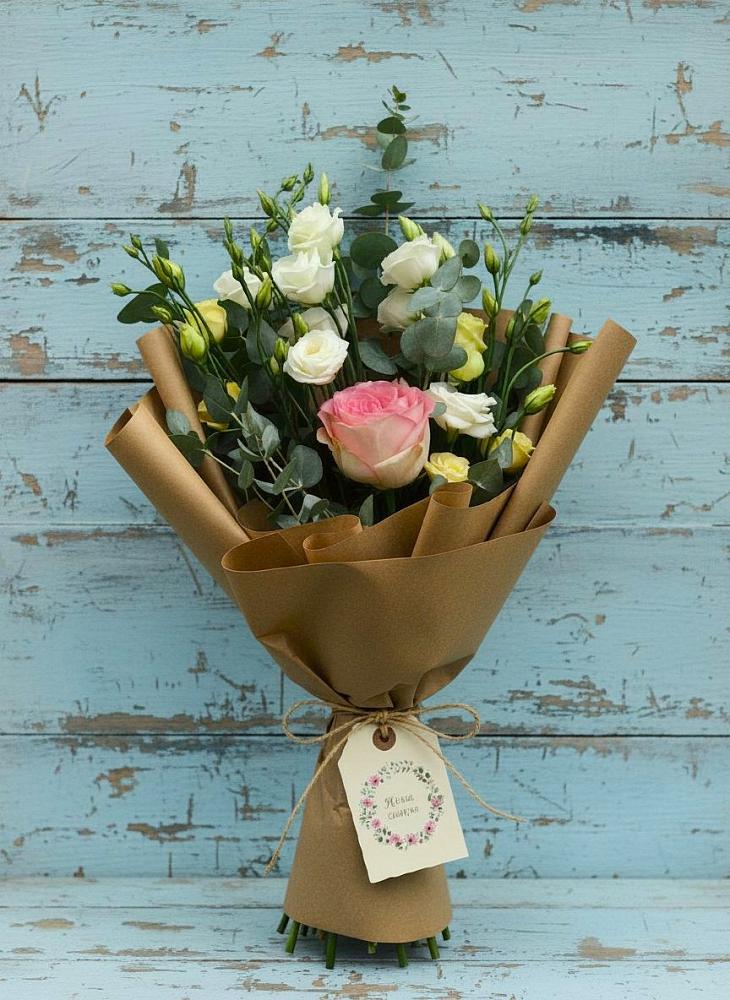 Букет цветов из: Розы и Лизиантусы в Усть-Катаве