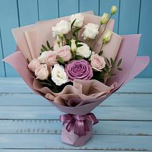 Букет цветов из:  Розы и Лизиантусы в Усть-Катаве