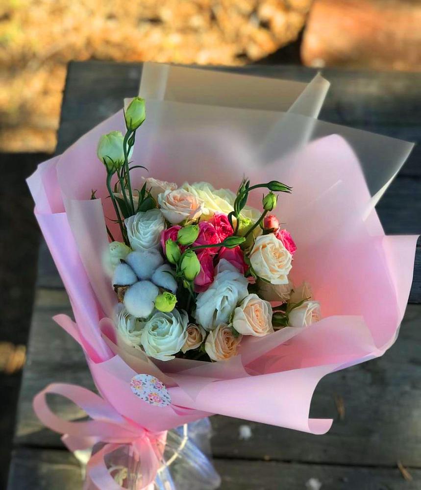 Букет цветов из: Розы и Лизиантусы в Усть-Катаве