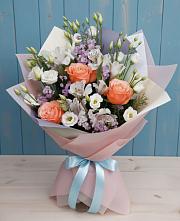 Букет цветов из:  Лизиантусы, Розы, Альстромерии и Гипсофила в Усть-Катаве