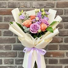 Букет цветов из:  Лизиантусы и Розы в Усть-Катаве