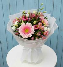 Букет цветов из:  Герберы, Альстромерии и Лизиантусы в Усть-Катаве