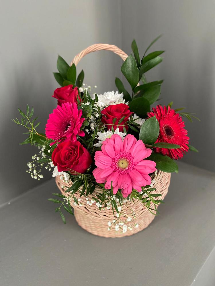 Цветочная композиция из Розы, Хризантемы и Герберы в корзине в Усть-Катаве