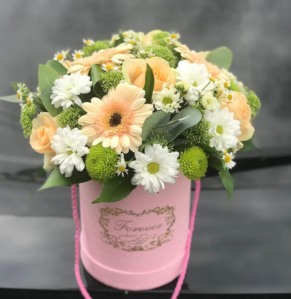 Цветочная композиция из Розы, Герберы и Хризантемы в шляпной коробке в Усть-Катаве